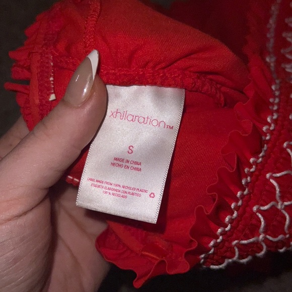 Red cropped fitted tube top. - Picture 3 of 4